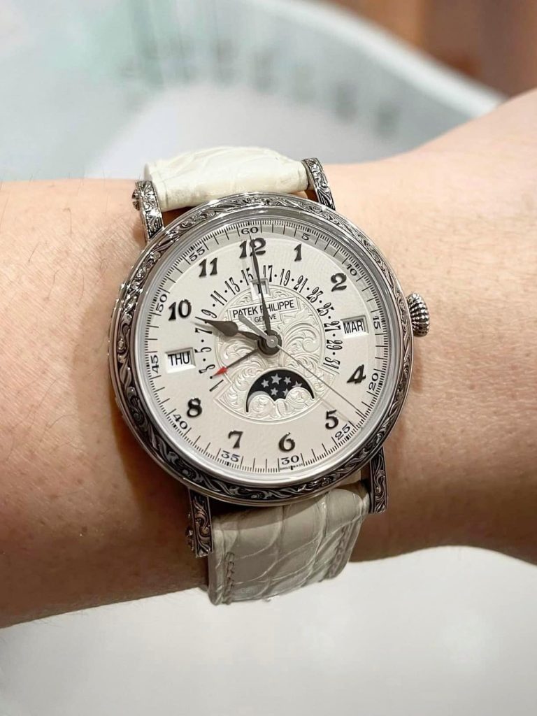 Feedback dây đồng hồ da cá sấu của Hoa Sa trên đồng hồ Patek Philippe.