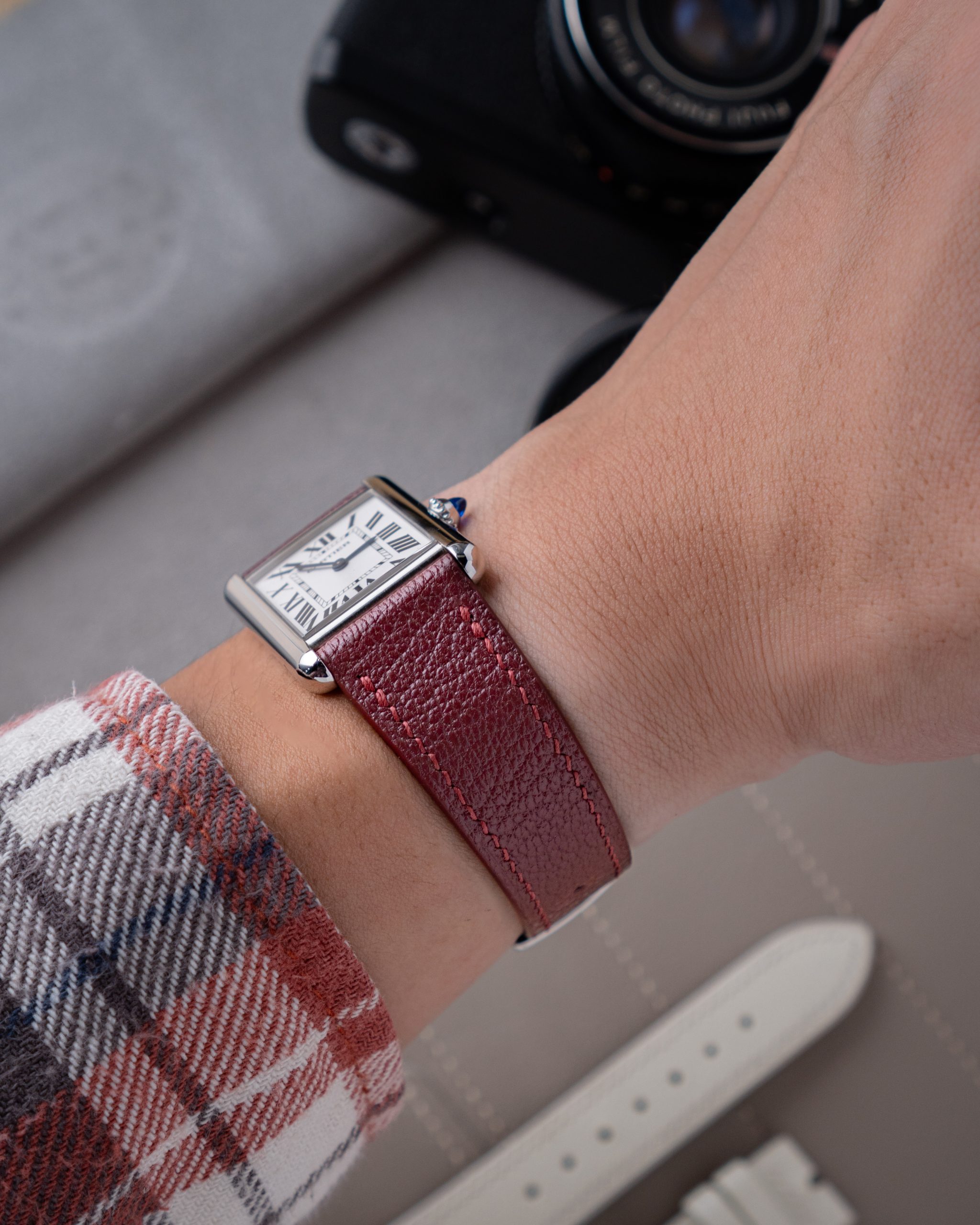 Burgundy Cherve cho Cartier Tank Must2
